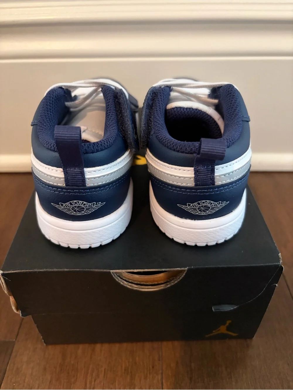 Nike Kids Navy and White Low-Top Sneakers - Picture 3 of 3